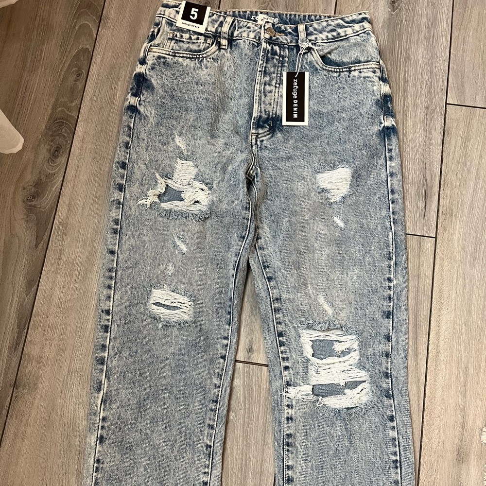 Refuge high waist ankle straight stonewash jeans in size 5.